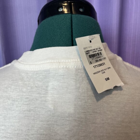 BNWT - Weezer White Basic T-Shirt Sz: S - Picture 2 of 5